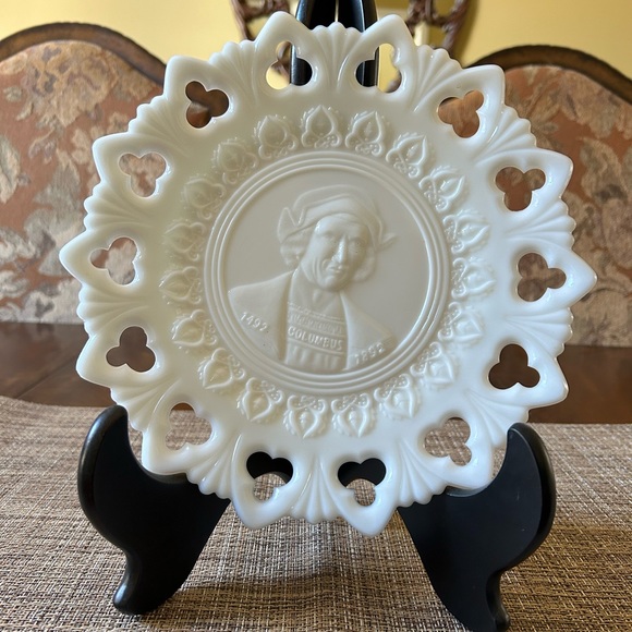 MILK GLASS Display Plate with Lacy Rim - Embossed Columbus - Picture 5 of 5